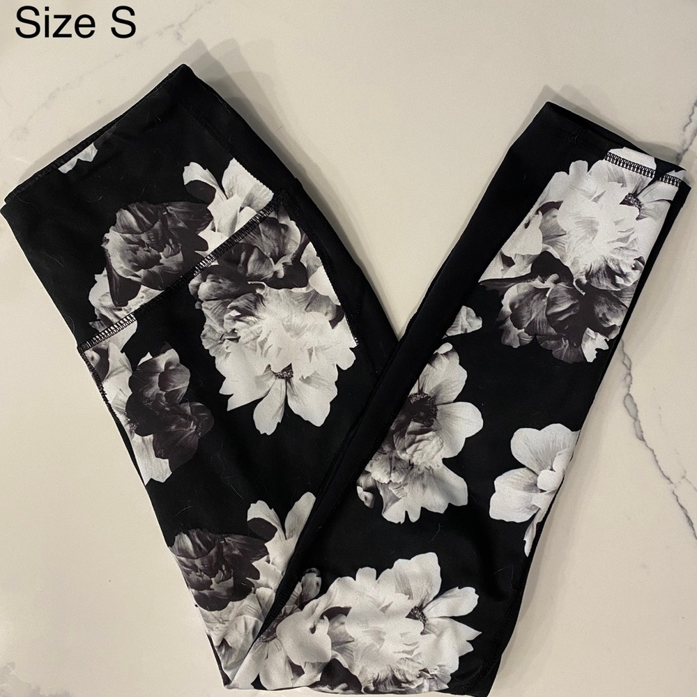 GAP Fit 3/4 length floral leggings